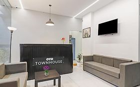 Hotel Townhouse Ameerpet Hyderabad Exterior photo