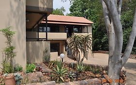 Serenight Guesthouse Pretoria-Noord Exterior photo