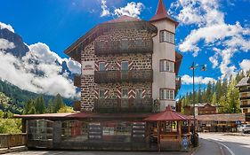 Castel Madonna San Martino Di Castrozza Exterior photo