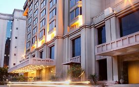 The Metropolitan Hotel & Spa Nuova Delhi Exterior photo