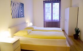 Rent A Home Landskronstrasse - Self Check-In Basilea Room photo