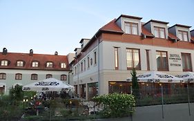 Hotel Három Gúnár Kecskemét Exterior photo