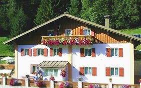 Haus Jochum Bed and Breakfast Langen am Arlberg Exterior photo