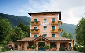 Albergo Italia Molveno Exterior photo