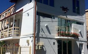 Suri Guesthouse Braşov Exterior photo
