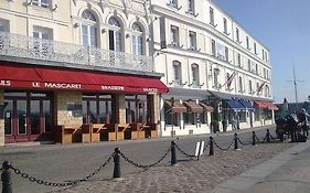 Best Western Le Cheval Blanc -Centre- Vieux Port Honfleur Exterior photo