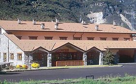 Hotel Relais St Gilles Verrès Exterior photo