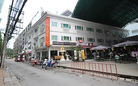 Preme Hostel Bangkok Exterior photo