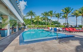 Miami Beachfront Hotel Studio Exterior photo