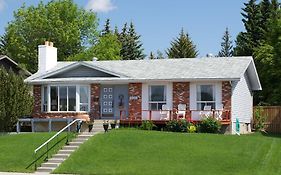 Cozy Nest Bed & Breakfast Bed and Breakfast YYC Exterior photo