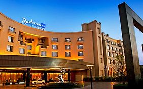 Radisson Blu Plaza Delhi Airport Hotel Nuova Delhi Exterior photo