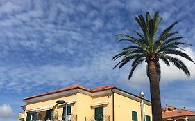 Albergo Villa Ada Borgio Verezzi Exterior photo