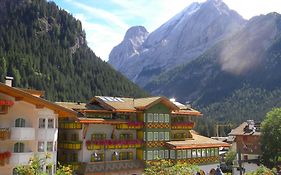 Albergo Alpino Al Cavalletto Canazei Exterior photo