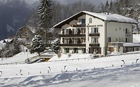 Hotel Berghaus Wengen Exterior photo