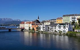 Keramikhotel Goldener Brunnen Gmunden Exterior photo