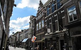 Hanzestadslogement De Leeuw, In Het Centrum, Met Een Binnenplaats, Kamers Met Badkamer En Toilet En Een Keukentje Deventer Exterior photo