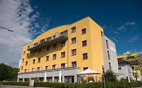 Hotel Roedelheimer Hof - Am Wasserturm Francoforte sul Meno Exterior photo