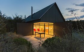 The Black House With Stunning Outdoor Bath Villa Lake Tekapo Exterior photo