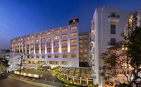 Hotel The Lalit Great Eastern Calcutta  Exterior photo