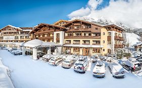 Hotel Leonhard Leogang Exterior photo