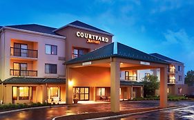 Courtyard By Marriott Cleveland Airport North Hotel North Olmsted Exterior photo