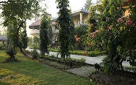 Rhino Lodge & Hotel Sauraha Exterior photo