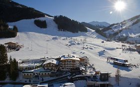 Wellness- Und Familienhotel Egger Saalbach-Hinterglemm Exterior photo