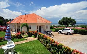 Victoria Lake View Guesthouse & Safaris Entebbe Exterior photo