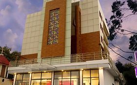 Hotel The Blooms Cochin Kochi Exterior photo