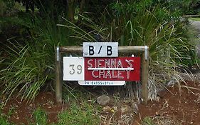 Siennas Chalet Bed and Breakfast Maleny Exterior photo