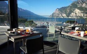 Hotel Riviera Riva del Garda Exterior photo