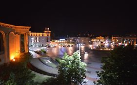 Central Apartments Kutaisi Exterior photo