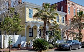 Green Palm Inn Savannah Exterior photo