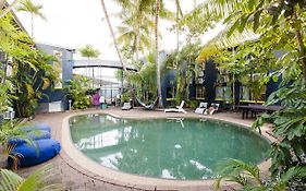 Mad Monkey Backpackers Village Cairns Exterior photo