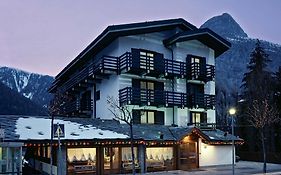 Hotel Les Jumeaux Courmayeur Exterior photo