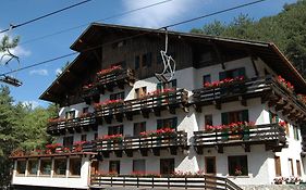 Hotel Garnì Mille Pini Scanno Exterior photo