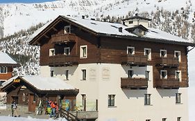 Hotel La Colombina Livigno Exterior photo