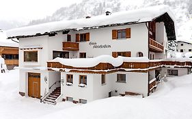 Haus Schrofenstein Bed and Breakfast Lech am Arlberg Exterior photo