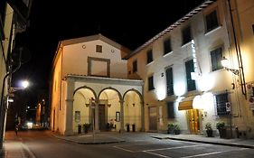 Albergo Il Giglio Prato  Exterior photo