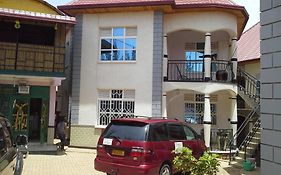 Radius Guest Flats Bed and Breakfast Kigali Exterior photo