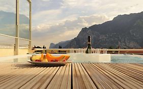 Eco Hotel Bonapace Torbole Sul Garda Exterior photo