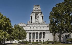 Four Seasons Hotel London At Ten Trinity Square Exterior photo