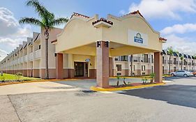 Days Inn & Suites By Wyndham Tampa Near Ybor City Exterior photo