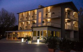 Hotel Infinity Cervia Exterior photo