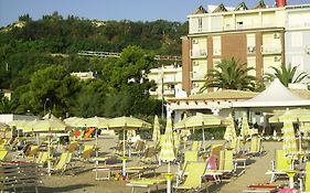 Hotel La Perla Cupra Marittima Exterior photo