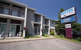 Motel De L'Anse A L'Eau Tadoussac Exterior photo