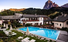 Vitalpina Hotel Dosses Santa Cristina Val Gardena Exterior photo