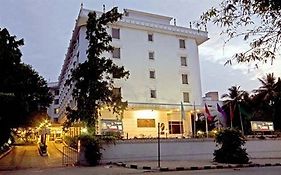 Hotel The Capitol Bangalore Exterior photo