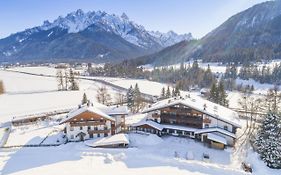 Hotel Hubertushof Dobbiaco Exterior photo