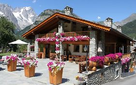 Hotel Lo Campagnar Courmayeur Exterior photo